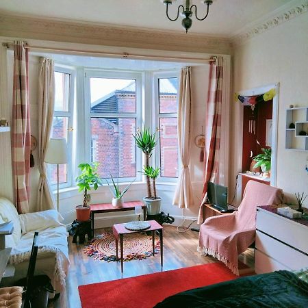 Spacious Flat In Bridgeton, Glasgow Eksteriør billede