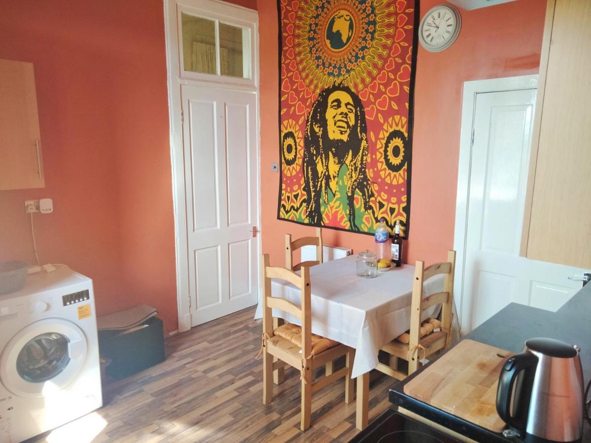 Spacious Flat In Bridgeton, Glasgow Eksteriør billede