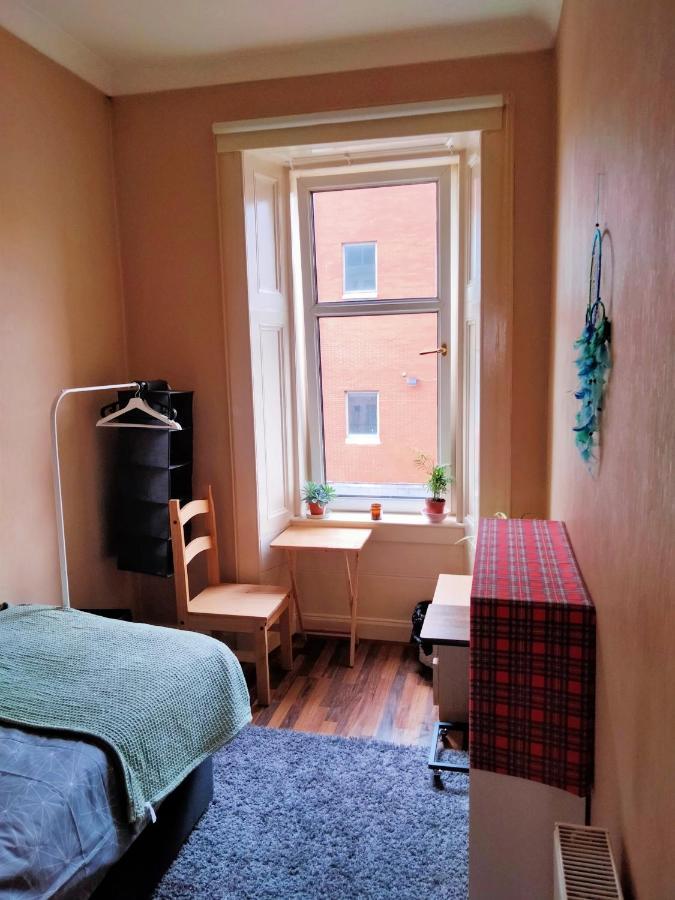 Spacious Flat In Bridgeton, Glasgow Eksteriør billede